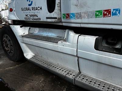 Freightliner Cascadia Truck Skirt