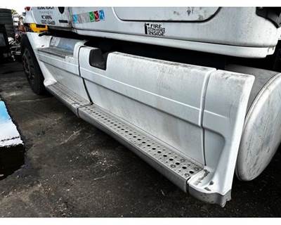 Freightliner Cascadia Truck Skirt