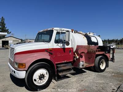 2001 International 4700 1,000 Gallon Sanitary Service Pump Vacuum Truck bidadoo