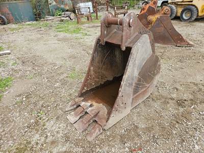 North American Attachments 30" Heavy Duty Equipment Excavator Bucket bidadoo