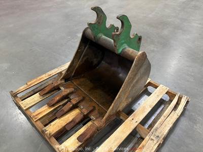 Heavy Equipment Backhoe Excavator Digging Grading Bucket Attachment bidadoo