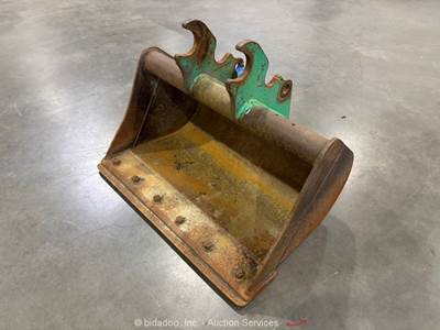 Heavy Equipment Backhoe Excavator Clean-Up Grading Bucket Attachment bidadoo