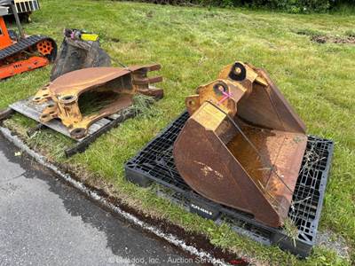 Lot of (3) Industrial Heavy Equipment Excavator Buckets Attachment bidadoo