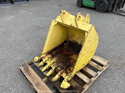 6-Tooth Hyd Excavator Digging Bucket Attachment Equipment Attachment bidadoo