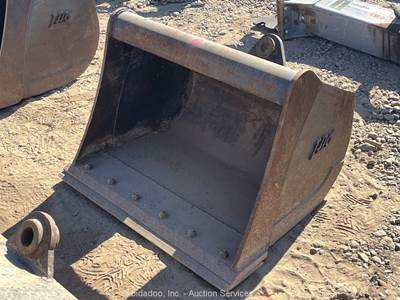 2020 Volvo QCB31 36" Excavator Bucket Ditching Grading Smooth Edge Q/C bidadoo