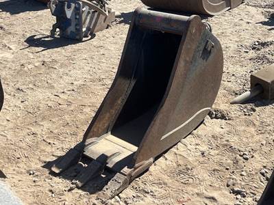 2023 Wain-Roy 18" Quick Connection Pin-On Digging Bucket Attachment bidadoo