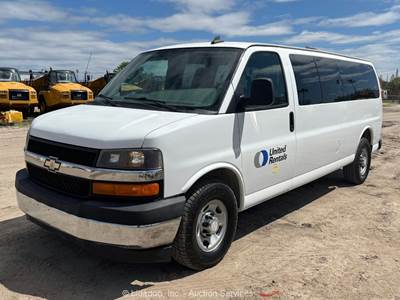 2017 Chevrolet 3500 15 Seat Passenger Transportation Bus Van 6.0L V8 bidadoo