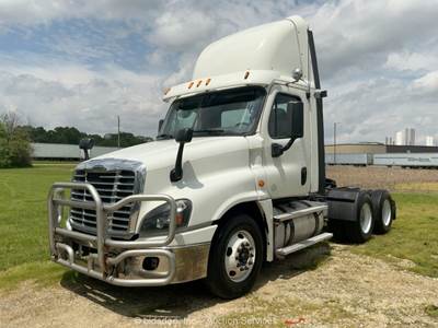 2015 Freightliner CA125DC T/A Daycab Truck Tractor Semi Detroit DD15 M/T bidadoo