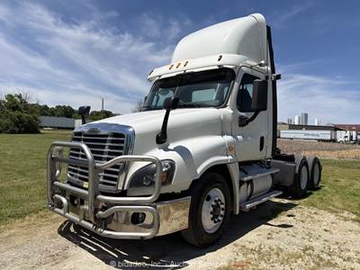 2015 Freightliner CA125DC T/A Day Cab Truck Tractor Detroit DD15 M/T bidadoo