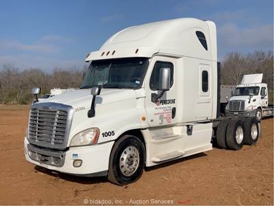 2014 Freightliner Cascadia T/A Semi Truck Tractor Sleeper Cummins M/T bidadoo
