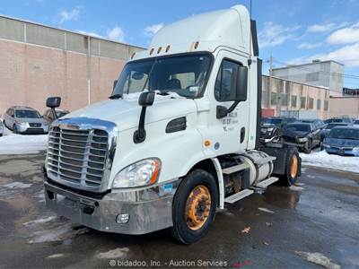 2016 Freightliner Cascadia S/A Daycab Truck Tractor Cummins ISX12 A/T bidadoo
