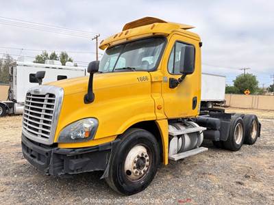 2015 Freightliner Cascadia T/A Daycab Truck Tractor Detroit DD13 A/T bidadoo
