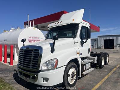 2015 Freightliner Cascadia T/A Day Cab Truck Tractor Cummins M/T -Parts/Repair