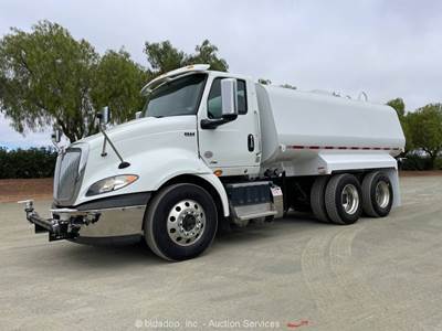 2019 International RH613 4,000 Gallon Water T/A Truck Tank PTO Sprayer bidadoo