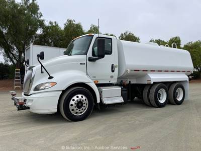 2018 International RH613 4,000 Gallon Water T/A Truck Tank PTO Sprayer bidadoo