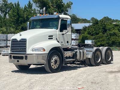 2014 MACK Pinnacle CXU613 T/A Day Cab Semi Tractor Truck MP7 8 Speed M/T bidadoo