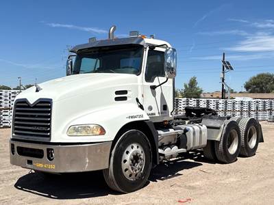 2015 Mack CXU613 Pinnacle T/A Day Cab Semi Tractor Truck MP8-415C M/T bidadoo
