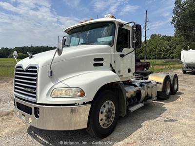 2015 Mack CXU613 T/A Daycab Semi Truck Tractor MP8 Diesel A/R 10 Spd bidadoo