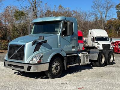 2016 Volvo VNL300 T/A Day Cab Semi Truck Tractor A/T Detroit D13 Diesel bidadoo