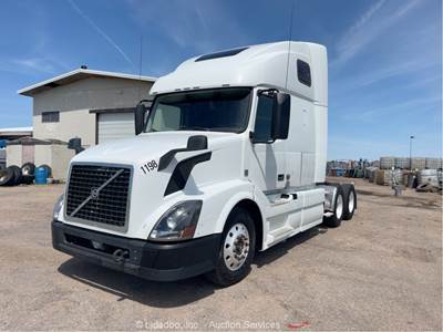 2015 Volvo VNL T/A High Roof Sleeper Semi Truck Tractor A/T 425HP D13 bidadoo
