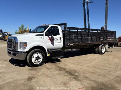 2017 Ford F-650 24' Flatbed Stake Bed S/A 6.8L V10 A/T Lift Low Miles bidadoo