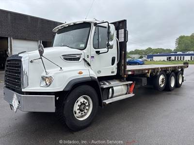 2015 Freightliner 114SD 24' Tri-Axle Flatbed Truck Stake Body DD13 A/T bidadoo