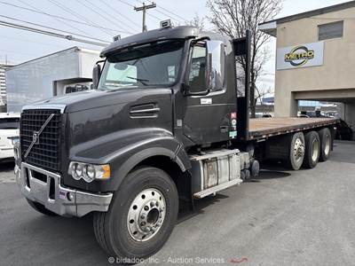 2015 Volvo VHD 19' Tri/A Steel Flatbed Delivery Truck Forklift Mount bidadoo