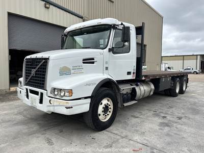 2015 Volvo VHD 24' T/A Flatbed Delivery Cargo Truck 10 Spd M/T A/R bidadoo