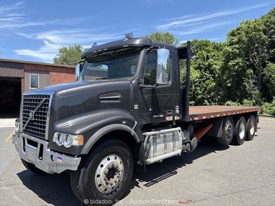 2015 Volvo VHD 24' Tri-A Flatbed Delivery Cargo Truck D13 Trailer A/T bidadoo