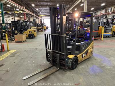 2017 Caterpillar 2ET4000 3,250 lbs Electric 3 Wheel Electric Forklift bidadoo