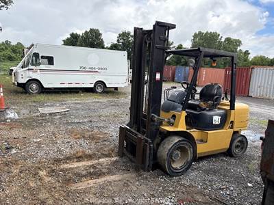 2001 Caterpillar GP30K 6,000 lbs Warehouse Forklift Lift Truck D/F -Parts/Repair