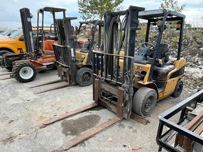 2004 Caterpillar P6000 6,000 lbs Industrial Forklift Lift Truck -Parts/Repair