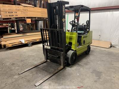 Clark GCX-25 4,500 lbs Forklift Lift Truck Propane 3 Stage mast -Parts/Repair