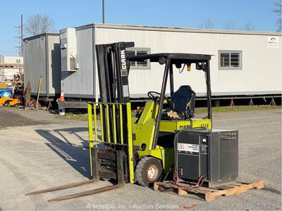 Clarklift TM15 2,750 lb Electric 3-Wheel Forklift Lift Truck Charger 36V bidadoo