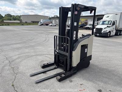 2016 Crown RR5715-35 3,500 lbs Electric Stand Up Forklift Truck bidadoo