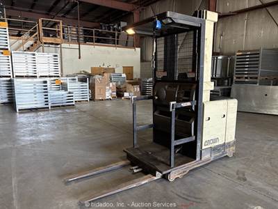 Crown SP3020-30 Electric 3,000lb Order Picker Stacker Forklift Truck 24V bidadoo
