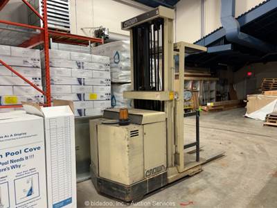2000 Crown SP3510-30 3,000 lbs Electric Fork Lift Truck Picker -Parts/Repair