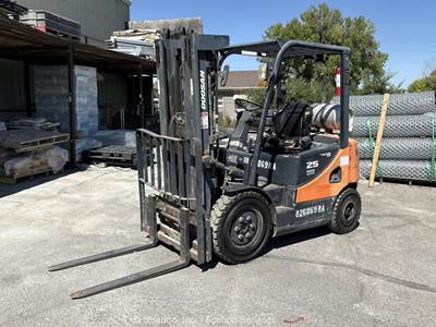 2010 DOOSAN G25E-5 5,000 lbs Class D/F Warehouse Industrial Forklift bidadoo