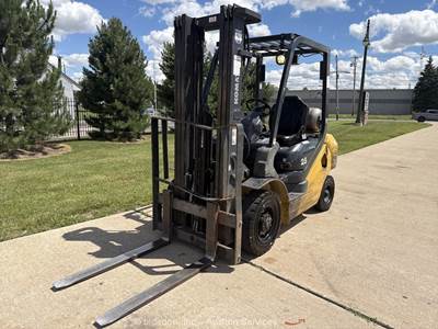 2012 Komatsu FG25T-16 5,000 lbs Class Warehouse Forklift Lift Nissan bidadoo