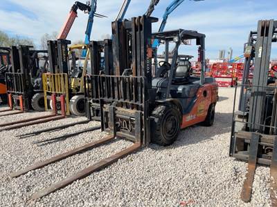 2017 Toyota 8FG45U 10,000 lbs Industrial Warehouse Forklift Lift -Parts/Repair