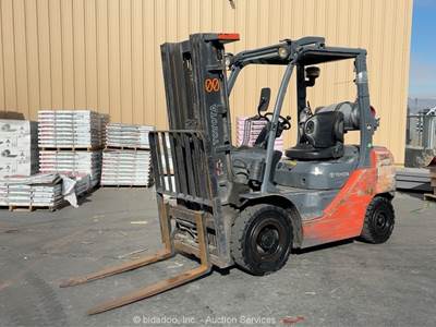 2011 TOYOTA 8FGU25 5,000 lbs Forklift Warehouse Industrial Lift Truck bidadoo