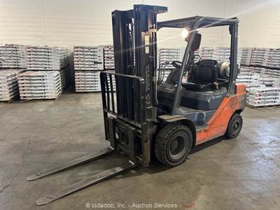 2013 Toyota 8FGU25 5,000 lbs Class Warehouse Forklift Lift Truck LPG bidadoo