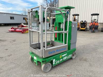 2017 Genie GR-12 12' Electric Vertical Mast Lift Personnel Man Aerial bidadoo