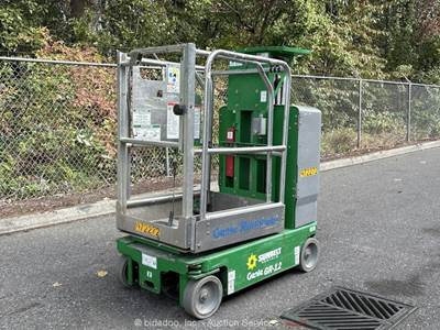 2017 Genie GR-12 12' Electric Vertical Mast Lift Personnel Man Aerial bidadoo