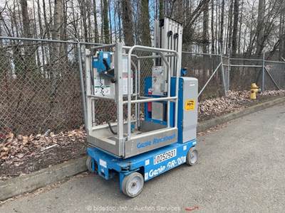 2018 Genie GR-20 20' Electric Mast Lift Portable Man Aerial Platform bidadoo