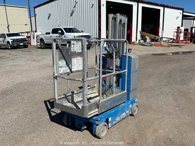 2018 Genie GR-20 20’ Electric Mast Lift Portable Man Aerial Push Around bidadoo