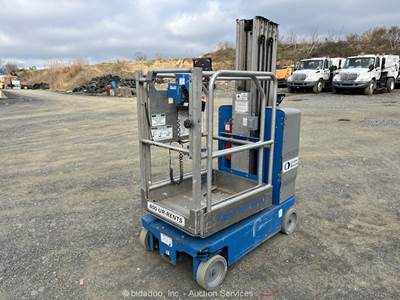 2016 Genie GR-20 20' Electric Vertical Mast Lift Personnel Man Aerial bidadoo