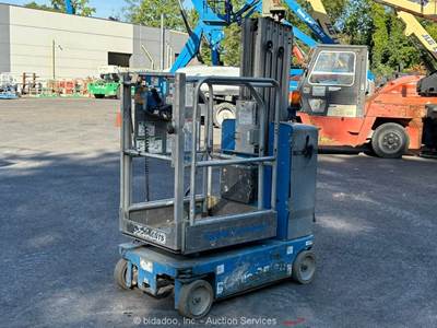 2014 Genie GR-20 19' Electric Mast Lift Portable Man Aerial Push Around bidadoo
