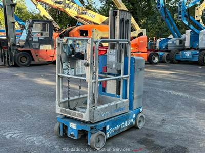 2014 Genie GR-20 20' Electric Vertical Mast Lift Portable Man Aerial bidadoo