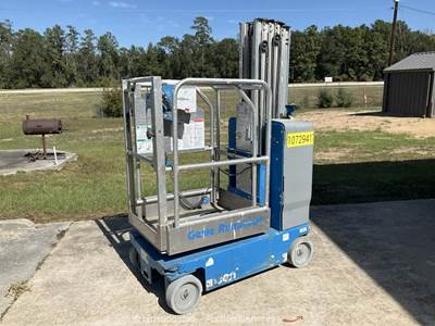 2018 Genie GR-20 20' Electric Vertical Mast Lift Portable Man Aerial bidadoo